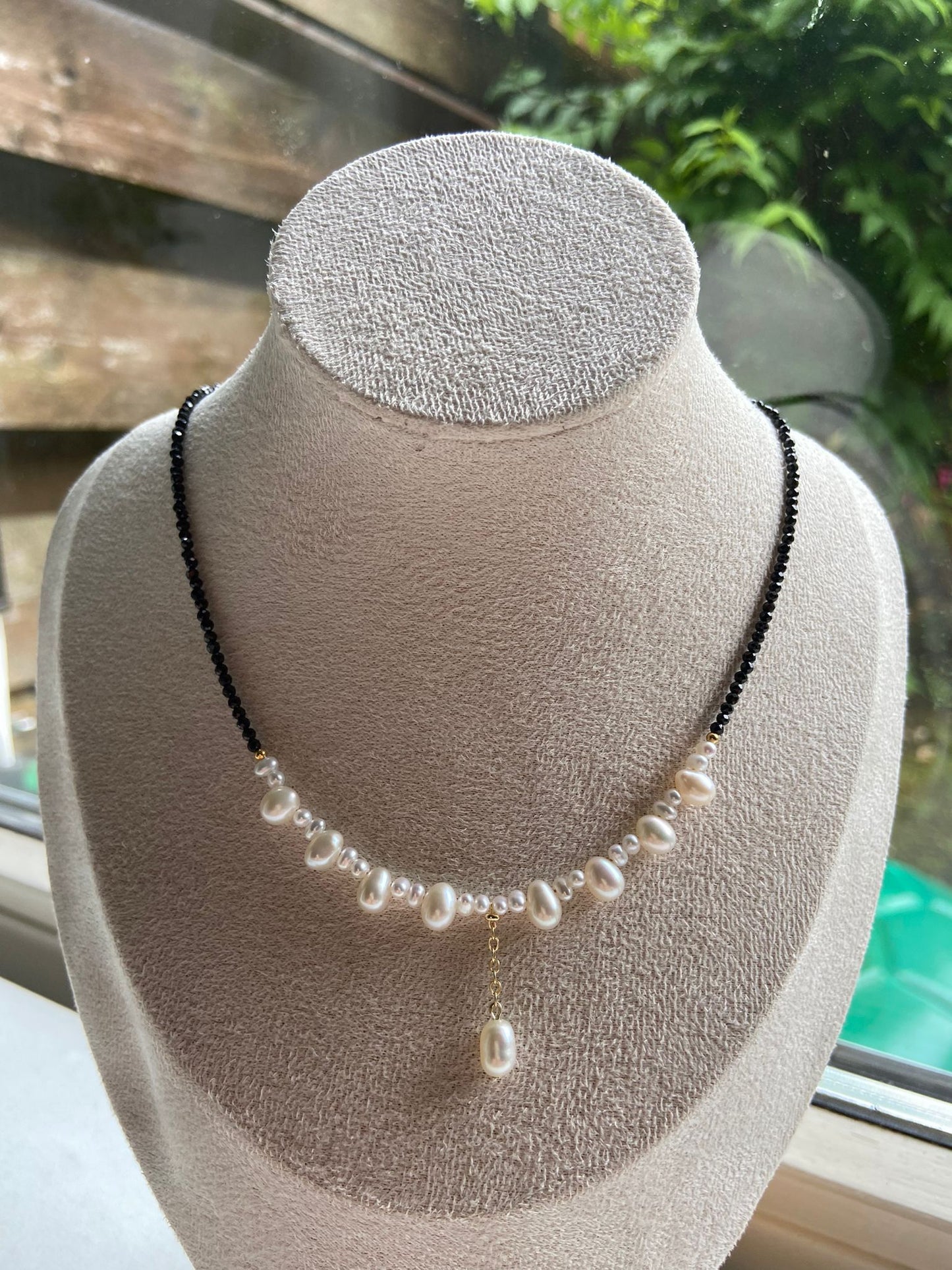 Black spinel and fresh water pearl necklace