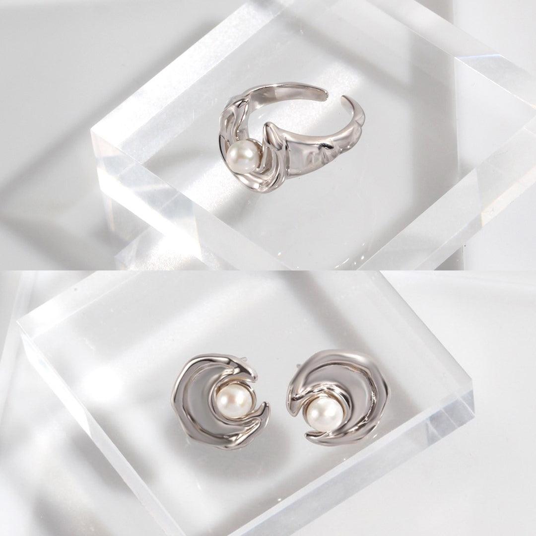 Buy now the beautiful Moon and Star Earrings and Ring set from Amore Jewellery