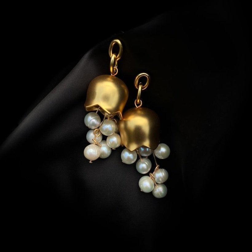 Buy now the beautiful Pearl Drops Earrings Silver from Amore Jewellery